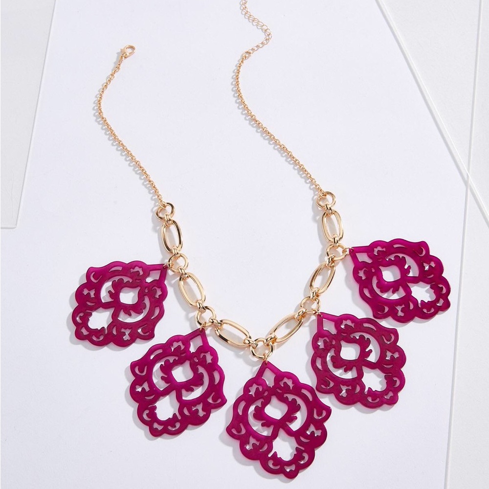 CATO | LUCITE CUTOUT SHORT NECKLACE